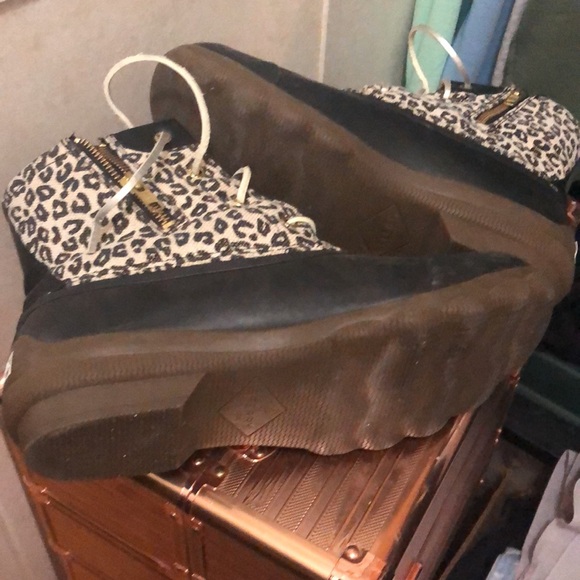 Sperry - Picture 4 of 7